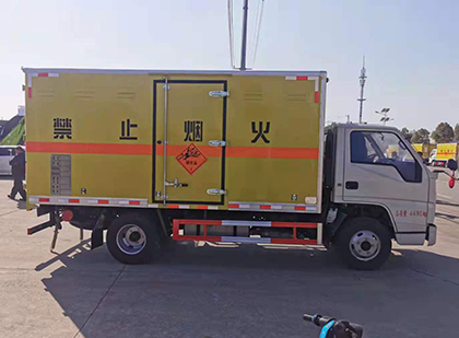 南城爆破器材运输车技术升级与安全合规新趋势
